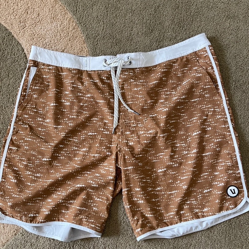 NEW Vuori Cruise Boardshorts in caramel slub size 38